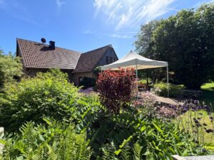 Garten mit Pavillion